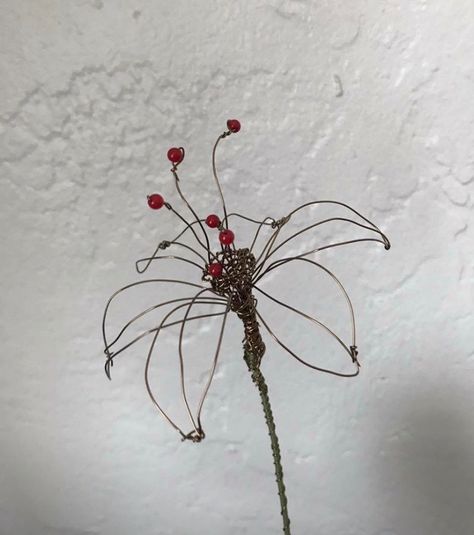 Plant Wire Sculpture, 3d Wire Flowers, Wire Flowers With Beads, Metal Wire Flowers, Wire Flower Sculpture, Wired Flowers Diy, Copper Wire Flowers, How To Make Wire Flowers, Wire Flowers Tutorial