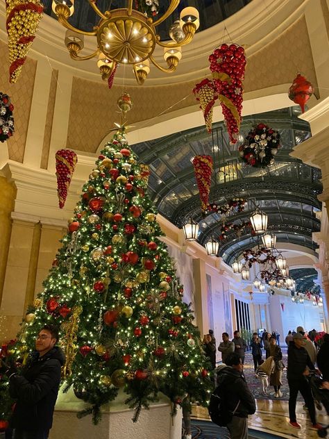 Christmas In Vegas, Christmas In Las Vegas, Las Vegas Winter, Las Vegas December, December Moodboard, Vegas Christmas, Christmas In La, Las Vegas Christmas, Christmas Widgets