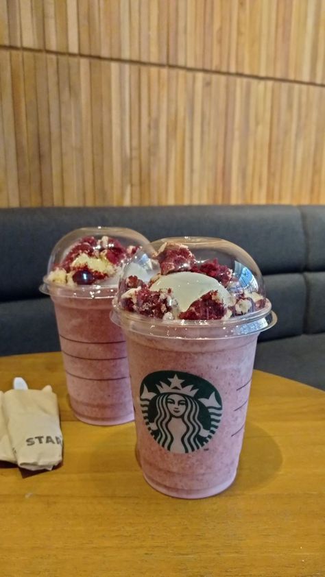 Starbucks Snapgram, Starbucks Red Velvet, Minuman Aesthetic, Minuman Starbucks, Homemade Coffee Drinks, Cinnamon Dolce Syrup, Bebidas Do Starbucks, Strawberry Drinks, Fresh Drinks