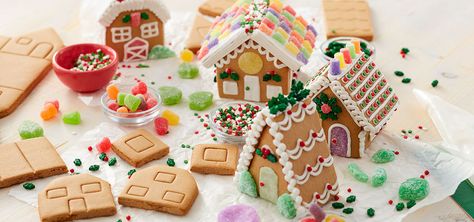 How to Make a Gingerbread House Gingerbread House Icing, Gingerbread Castle, Cool Gingerbread Houses, Mini Gingerbread House, Gingerbread House Designs, Welcome To Christmas, Gingerbread House Kits, Gingerbread Village, Gingerbread House Decorations