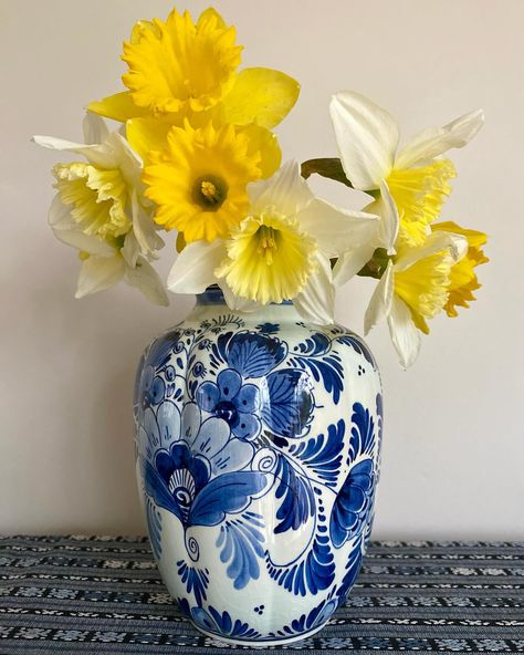 Spring sunshine in a vase☀️The perfect pot for your daffs. Pretty, vintage Delfts Holland vase - just dropped online. Hop to the site to learn more… #daffodilseason #delftsblue #delft #blueandwhiteforever #blueandwhitedecor #blueandwhitefloral #vintagevase #prettyhome #springdecor #springinteriors #daffodils🌼 Delft Vase, Spring Interiors, Dutch Style, Spring Sunshine, Op Shop, Delft Blue, Vintage Vases, Blue Decor, Pretty House