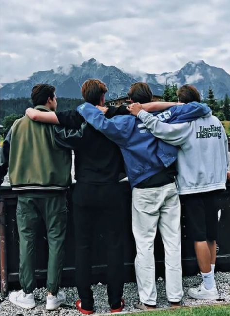 Boy Friend Group Photos, Guy Friends Photoshoot, Male Friend Group Aesthetic, Two Boy Best Friends Aesthetic, Guy Friend Group Aesthetic, Boys Group Photography, Happy Friend Group, Boys Friend Group, 4 Boys Squad