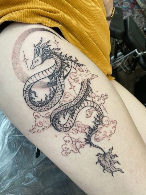 Dragon And Moon Tattoo, Dragon And Moon, Tattoo Lower Back, Dragon Thigh Tattoo, Zelda Tattoo, Finger Tattoo Designs, Tattoo Zeichnungen, Sun Tattoos, Tattoos Skull