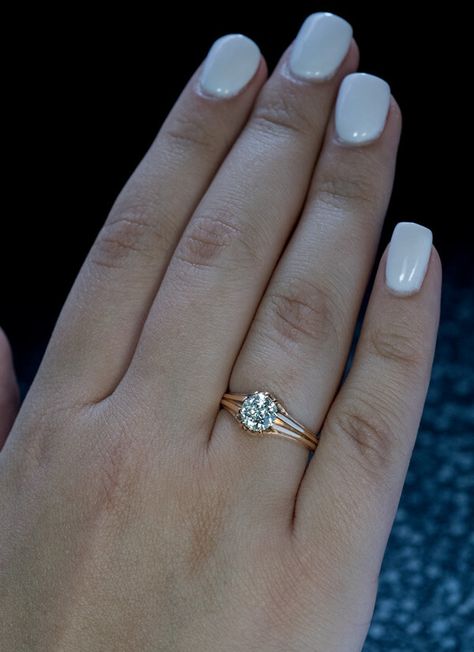 Engagement Ring For Women In Gold, White Stone Finger Ring Gold, Diamond Single Stone Ring, Rings For Ladies In Gold, Gold Ring With Stone For Women, Single Stone Finger Rings Gold, Simple Elegant Rings Gold, White Stone Rings Women, Single Stone Rings For Women