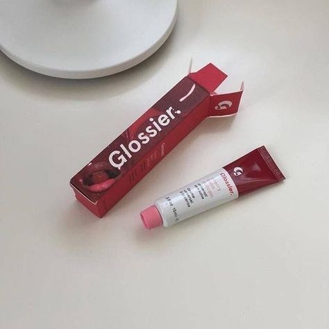 Glossier Balm Dotcom, Gloss À Lèvres, Image Swag, Balm Dotcom, Glossy Lips, Red Aesthetic, Aesthetic Makeup, Cute Makeup, White Aesthetic