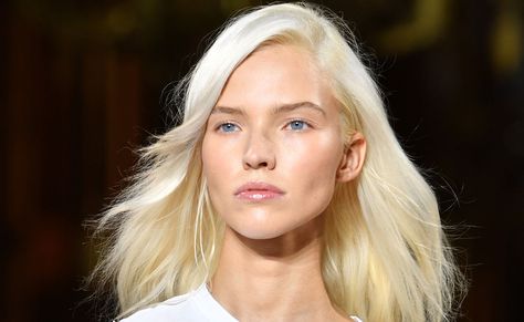 Scandi Girl Blonde Is The Only Hair Update Everyone Wants Right Now Scandi Hairline Blonde, Scandi Blonde Hair, Swedish Blonde Hair, Scandi Hair, Scandi Blonde, 2022 Hair Color, Scandinavian Hair, Scandinavian Blonde, Color Trends 2023