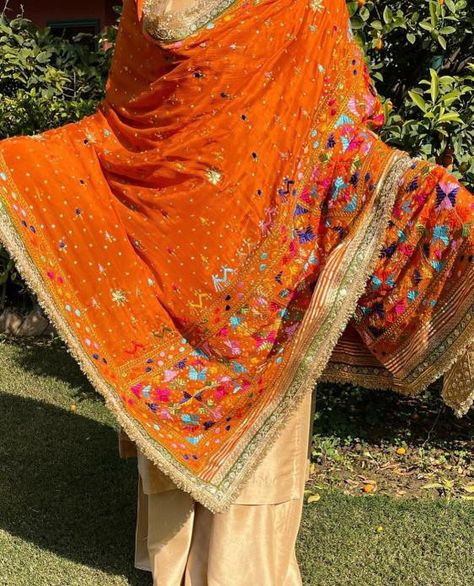 Phulkari Embroidery, Phulkari Dupatta, New Garden, Trendy Dress Outfits, Suits Design, Embroidery Suits Design, Embroidery Suits, Magnetism, Embroidery Fashion