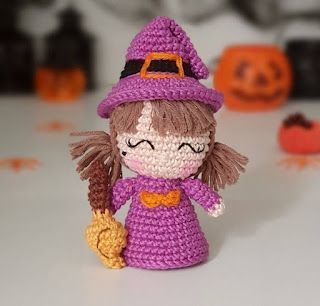 Dark Crochet, Mini Crochet, Amigurumi Tutorial, Ideas Crochet, Halloween Crochet, Crochet Doll Pattern, Halloween Patterns, Crochet Gifts, Doll Pattern