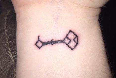 Minimalist Erebor Key Tattoo Earth Tattoos, Tolkien Tattoo, Earth Tattoo, Key Tattoo, Middle Earth Art, An Unexpected Journey, Tolkien, Tattoos And Piercings, Tatting