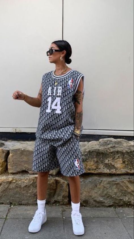 Kristen Jenner, Foto Best Friend, Street Style Outfits Casual, Kylie Kristen Jenner, Stylish Summer Outfits, Effortlessly Chic Outfits, Tomboy Outfits, Tomboy Style Outfits, Classy Casual Outfits