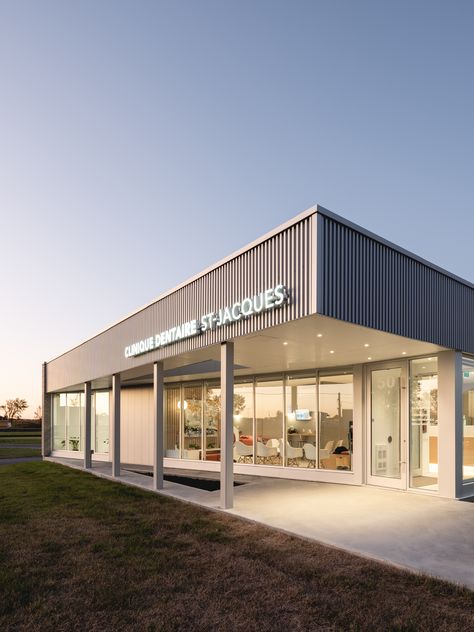 Clinic Building Architecture, Clinic Architecture Healthcare Design, Healthcare Architecture Exterior, Exterior Dental Clinic, Dental Clinic Architecture, Dental Clinic Exterior Design, Medical Clinic Architecture, Clinic Exterior Design, Clinic Design Architecture