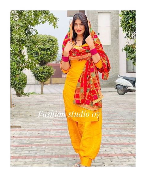 Punjabi Wedding Suits, Silk Patiala Suit, Patiala Suit Salwar, Phulkari Punjabi Suits, Yellow Punjabi Suit, Punjabi Wedding Suit, Sari Design, Suit Salwar, Phulkari Dupatta