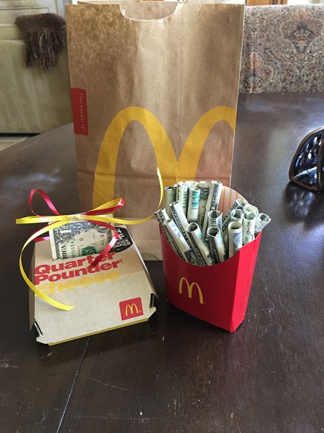 Ways to give cash-money fries and pullout burger French Fry Money Gift, Money Birthday Ideas, Creative Ways To Give Money For Birthday, Money Gift Ideas Birthday Kids, Ways To Give Money For Birthday, Money Gifts Creative, Birthday Money Gift Ideas, Money Present Ideas, Money Gift Ideas Birthday