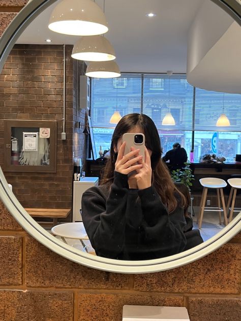 Cafe Mirror Selfie, Dark Mirror, Work Cafe, Cafe Aesthetic, Mirror Pic, Lifestyle Magazine, Story Ideas, Photo Ideas, Lightroom