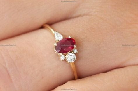 https://jewelleryrings.co.uk/ Find many great new & used options and get the best deals for Cluster Band Engagement Ring 14k Yellow Gold Ruby Diamond Gemstone Jewelry at the best online prices at eBay! Free delivery for many products! Oval Ruby Ring, Engagement Ring Ruby, Ruby Wedding Rings, Red Ring, Ring Cluster, Wedding Ring For Her, Promise Ring Gift, Engagement Ring Shapes, Gold Armband