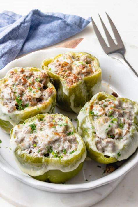 Keto Easy Dinner, Philly Cheesesteak Stuffed Peppers, Cheesesteak Stuffed Peppers, Cena Keto, Keto Easy, Low Carb Maven, Delicious Family Meals, Diner Recept, Philly Cheesesteak