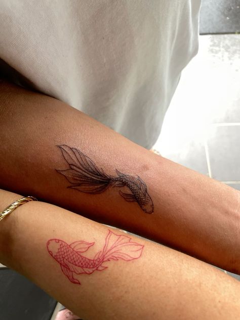 Sister Tattoos Coy Fish, Line Work Fish Tattoo, Matching Koi Fish Tattoo Couple, Pisces Matching Tattoo, Koi Fish Finger Tattoo, Coral Fish Tattoo, Matching Soulmate Tattoos, Dainty Matching Tattoos Couple, Creative Best Friend Tattoos