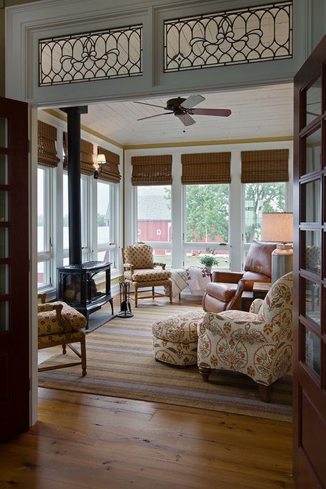 Do you dream of a space that lifts your spirits and rejuvenates you?  Then you'll enjoy this collection of pretty sunrooms! Farmhouse Sunroom, Four Seasons Room, Sunroom Addition, Sunroom Decorating, Sunroom Designs, Casa Country, Lots Of Windows, Casa Vintage, Room Additions