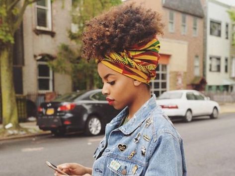 7 Curly Afro Hairstyles to Snatch Everyone's Wig Hair Pineapple, Cabello Afro Natural, Kanekalon Hairstyles, Luxy Hair, Hair Wrap Scarf, Head Wrap Styles, Pelo Afro, Curly Afro, Bandana Hairstyles