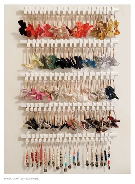 Hair Bands Storage Ideas, Baby Bow And Headband Organizer, Bow And Headband Storage, Headband And Bow Organizer, Bow Storage Ideas Nursery, Baby Headband Organizer, Hair Band Storage Ideas, Diy Bow Storage, Baby Headband Storage Ideas