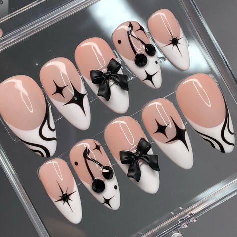 Hallo Ween Nails, Black Nails With Lines, Black White Red Nails, Black Coquette Nails, Black White Nails Designs, Nail Line Art, Nails With Lines, Black And White Acrylics, Uñas Coquette