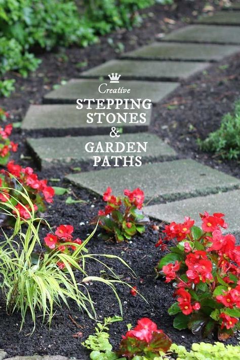 Paver Pathway Ideas Walkways, Garden Paths Through Lawn, Diy Garden Decor Projects, Stepping Stone Walkways, Lawn Ideas, Stone Garden Paths, Stepping Stone Paths, Garden Pavers, Flower Projects