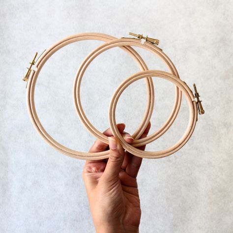 A new addition to the shop! Wooden embroidery hoops in three different sizes 6”, 5” and 4”. You will now be able to add a hoop with your printed fabrics...😀 #woodenembroideryhoops #hoops #embroideryhoop #elbeseehoop #elbesee #6inchhoop #5inchhoop #4inchhoop #roundembroideryhoop #embroidery #embroiderysupplies #craftsupplies #handembroidery #embroideryring #embroideryframe #embroiderykit #embroideryhoopart #etsy #etsyuk #theembroiderycart #handmade #embroiderytools #crafttools #crossstitch #bord Hoops Embroidery, Modern Embroidery Kit, Stitching Projects, Hand Embroidery Patterns Free, Embroidery Frame, Wooden Embroidery, Beginner Embroidery Kit, Diy Embroidery Kit, Wooden Embroidery Hoops