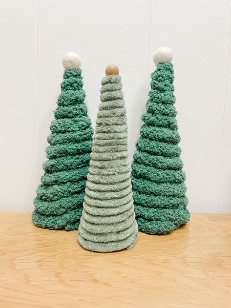 Diy Cone, Cactus Christmas Trees, Tomato Cage Christmas Tree, Easy Winter Crafts, Yarn Trees, Tree Projects, Candy Christmas Tree, Cone Trees, Cone Christmas Trees