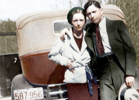 Uranus In Capricorn, Bonnie And Clyde Photos, Clyde Barrow, Memorial Tattoo Quotes, Bonnie Parker, Famous Duos, Bonnie And Clyde, Men Are Men, Bank Robbery