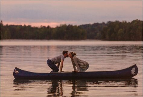 Cute canoe engagement photo idea! Engagement Photos Canoe, Canoe Engagement Pictures, Canoe Pictures, Country Engagement Photos, Boat Photoshoot, Crazy Couple, Lake Engagement Photos, Product Poster, Lake Photoshoot