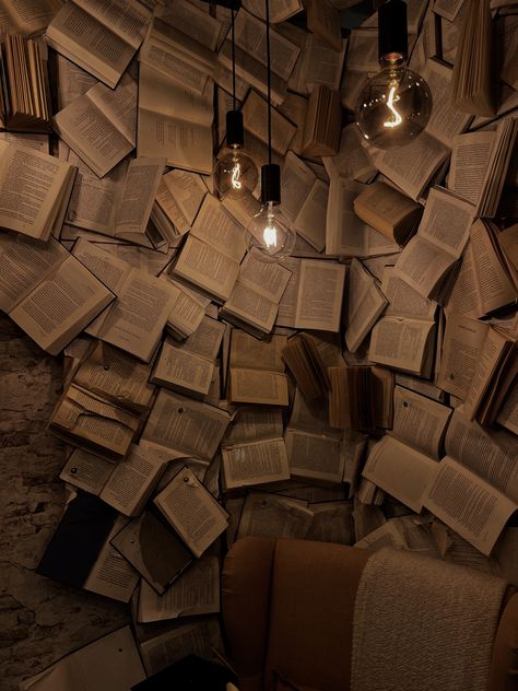 Book Wall Aesthetic, Coffee Vintage Aesthetic, Cozy Bookstore Aesthetic, Vintage Book Aesthetic, Afreen Afreen, Bookish Wall Art, Dark Academia Library, Gentleman Video, Academia Aesthetic Wallpaper