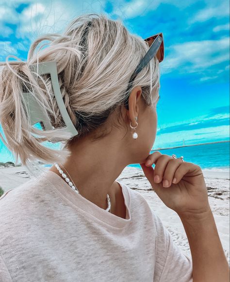 Beach Hair Style, Fav Aesthetic, Low Ponytail Hairstyles, Fake Photos, 2024 Aesthetic, Side Ponytail, Clip Hairstyles, Low Ponytail, Random Pictures