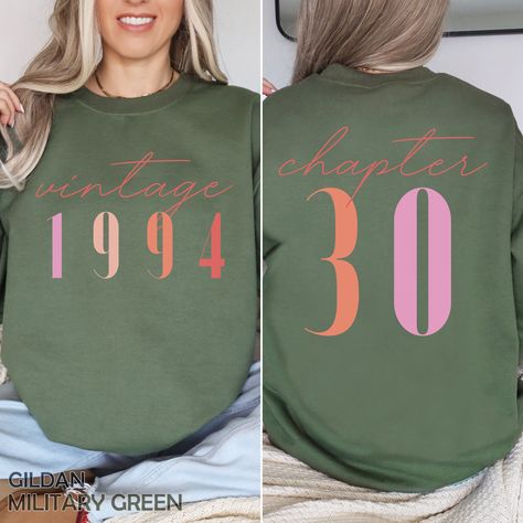 30th Birthday Outfit, Bday Shirt, Sweatshirts For Women, Garment Industry, Star Shirt, 60th Birthday, Women Vintage, 40th Birthday, Crew Neckline