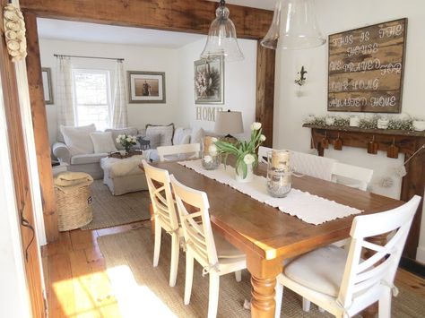 Combined Living And Dining Room Small, Small Living And Dining Room, Winter Dining Room Decor, Open Living Room Dining Room, Small Rustic House, Tiny Dining Rooms, Dining Room Layout, Small House Living, Cottage Dining Rooms