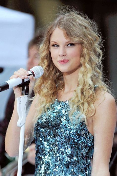 Young Taylor Swift, Taylor Swift Fotos, Sherilyn Fenn, Taylor Swift Cute, Taylor Swift Fearless, Swift Photo, Taylor Swift Album, Taylor Swift Wallpaper, Long Live Taylor Swift