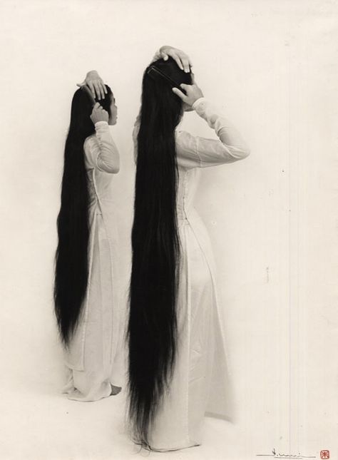 , Women With Long Hair, Woman With Long Hair, Vietnam Fashion, Yennefer Of Vengerberg, Long Locks, Long Black Hair, Very Long Hair, White Photo, Ao Dai