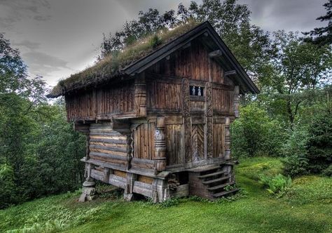 Old Norwegian House, Norwegian Houses, Norwegian Summer, Norwegian Architecture, Norwegian House, Nordic Architecture, Viking House, Scandinavian Architecture, Cabin Lodge