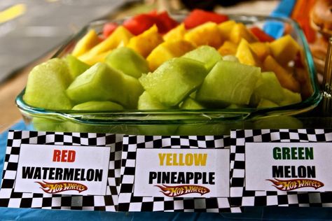 Stop light fruit tray for boys car theme birthday. Two Fast Two Furious, Nascar Party, Bike Birthday Parties, Dirt Bike Party, Motorcycle Birthday, Dirt Bike Birthday, Hotwheels Birthday Party, Cars Birthday Party, Hot Wheels Party