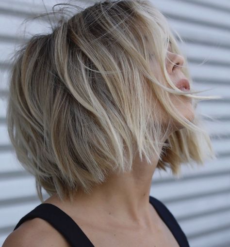 Carachele... - Anh Co Tran Shirt Blonde Bob, Carachele Hair, Shirt Haircuts For Women, Shirt Bob Hairstyles, Κούρεμα Bob, Medium Bob Hairstyles, Cute Hairstyles For Medium Hair, Bob Haircuts For Women, Hair Women