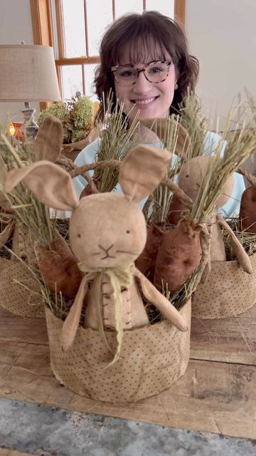 Primitive Easter Patterns, Primitive Easter Decorating Ideas, Primitive Bunny Patterns, Primitive Spring Decorating Ideas, Primitive Spring Crafts, Spring Primitive Crafts, Diy Bunnies, Primitive Easter Crafts, Spring Primitives