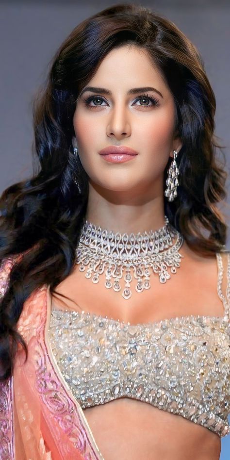 Mercury Leo, Bollywood Female Actors, Salman Katrina, Kareena Kapoor Photos, Shiloh Shepherd, Bollywood Makeup, Rani Mukherjee, Katrina Kaif Photo, Bappa Morya