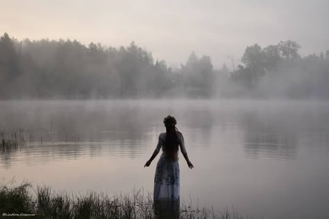 Lake Witch Aesthetic, Rusalka Aesthetic, Dark Fairy Core, Lake Portrait, Misty Lake, Water Woman, Lake Photoshoot, Water Nymphs, Fantasy Magic