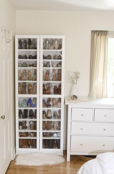 Say goodbye to messy closets with our shoe organizer solutions, designed to kick the clutter and keep your footwear neatly stored and easily accessible. Ikea Shoe Rack, Closet Organisation, Ikea Closet, Many Shoes, Ikea Billy Bookcase, Ikea Billy, In The Corner, Closet Designs, Closet Bedroom