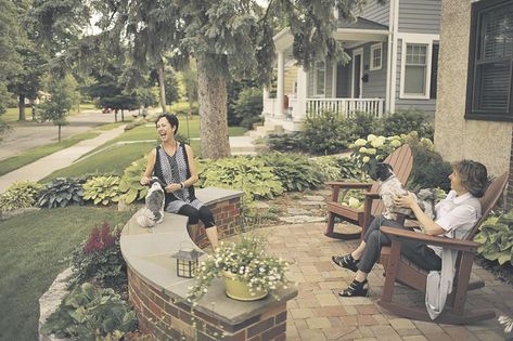 Front Courtyard Design Ideas, Front Porch Conversation Area, Gravel Front Patio, Front Yard Hang Out Area, Front Yard Party Set Up, Front Sitting Area Outdoor, Front Courtyard Ideas Court Yard Patio, Front Yard Sitting Area Ideas, Front Yard Patio Ideas