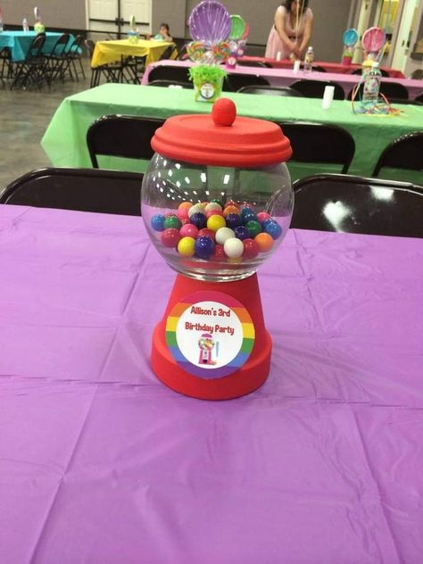 Bubble Gum Centerpieces Party Ideas, Candy Land Centerpiece Ideas, Bucket Centerpiece, Bubblegum Machine, Gum Machine, Bubble Gum Machine, Cocomelon Birthday, Candy Birthday Party, Bouncy House