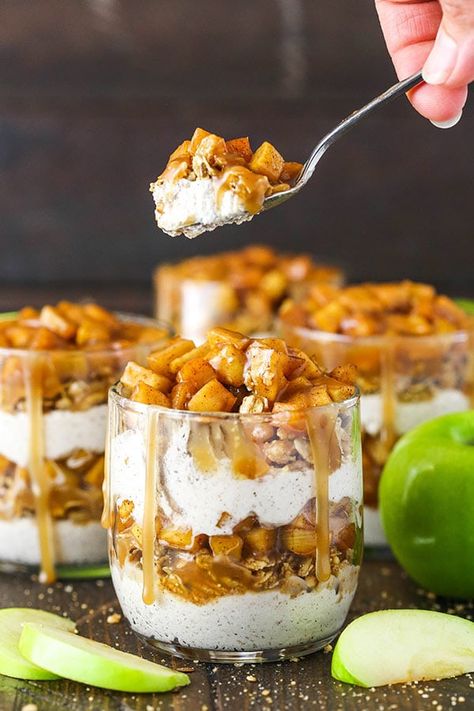 Caramel Apple Dessert Recipes, Caramel Apple Trifle, Trifle Recipes Easy, Best Apple Desserts, Fall Treats Recipes, Caramel Apple Desserts, Mini Caramel Apples, Caramel Apples Easy, Apple Desserts Easy