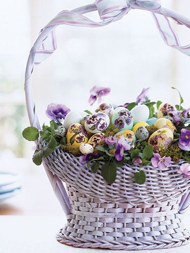 Paper napkins were decoupaged to eggs to create a spring pansy effect. Get the complete instructions. #Easter Simple Easter Egg Designs, Easter Egg Decoupage, Simple Easter Eggs, Purple Easter, Easter Bonnet, Easter Egg Designs, Easter Blessings, Easter Parade, Easter Inspiration