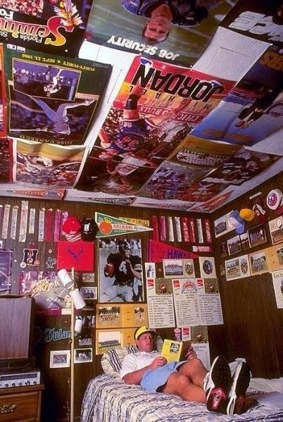 Rock Bedroom Ideas, Punk Rock Bedroom, Rock Bedroom, Pop Culture Posters, 90s Room, 80s Room, Dorm Room Posters, Brett Favre, Dorm Room Walls