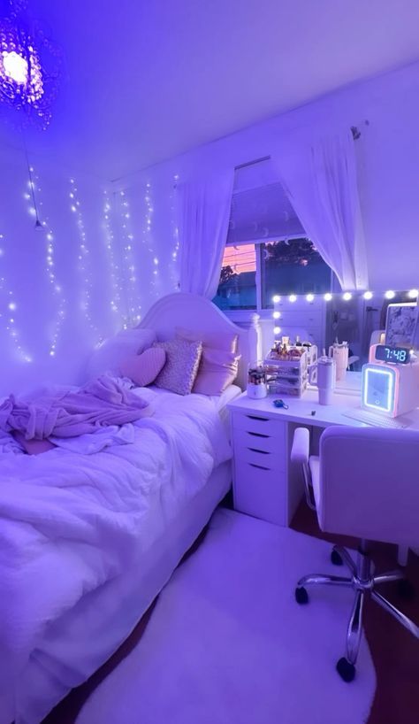 Teen Bedrooms Girls Ideas, Small Girly Room Ideas, Preppy Room Decor Bedroom, Aesthetic Bedrooms For Teens, Cute Small Rooms, Room Ideas Teenagers Girl, Teen Room Ideas Girl, Teen Girl Room Aesthetic, Bedroom Ideas For Small Rooms Cozy Cheap