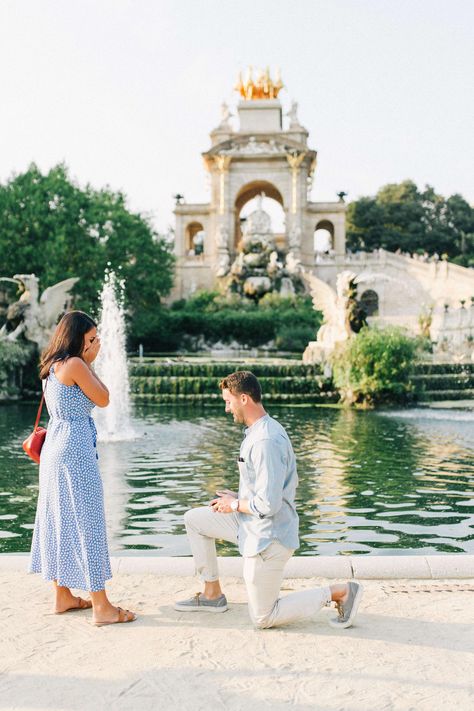 Proposal Outdoor, Vacation Proposal, Surprise Proposal Pictures, Places To Propose, Romantic Poses, Barcelona Photography, Best Places To Propose, Proposal Photoshoot, Proposal Photos